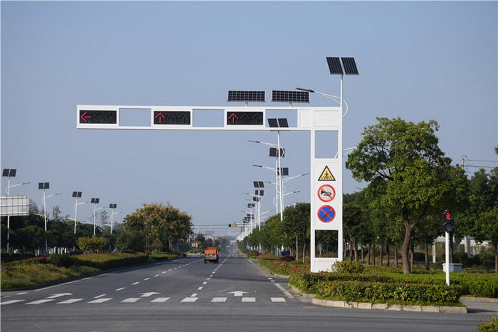 太陽能信號燈桿